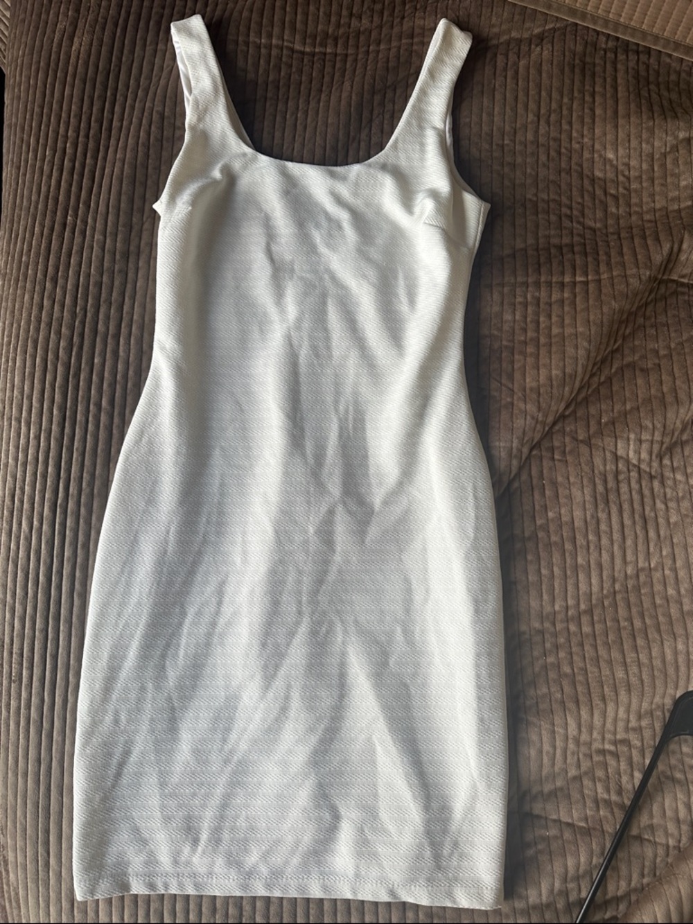 Simple White Sleeveless Bodycon Dress